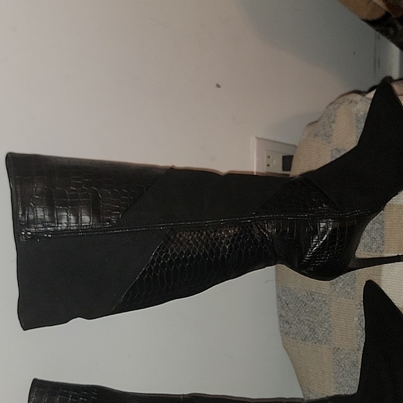 Boots - Picture 5 of 10